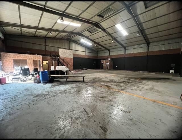 1,300M² WAREHOUSE TO LET IN ALRODE SOUTH